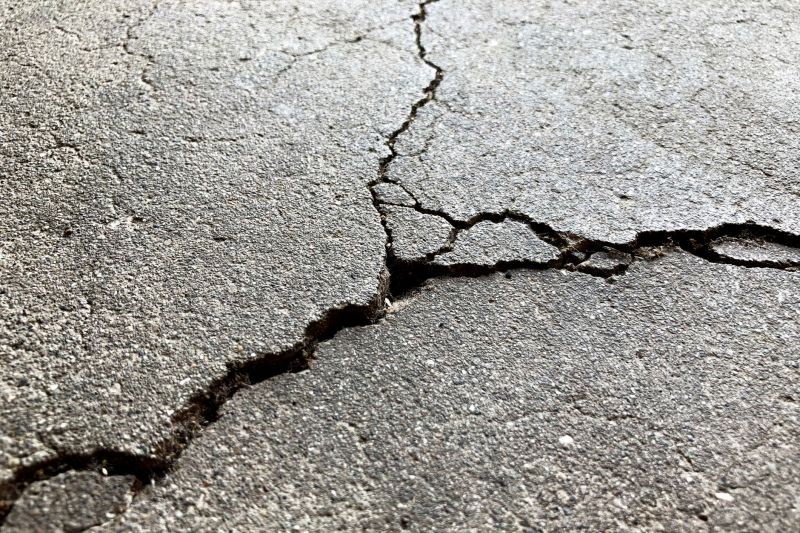 Concrete Crack Patching